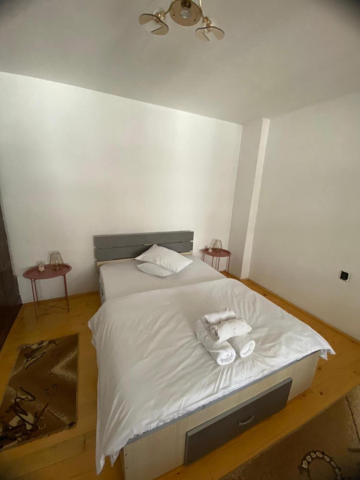 Vila Casa Eroilor Curtea de Argeş Exteriér fotografie
