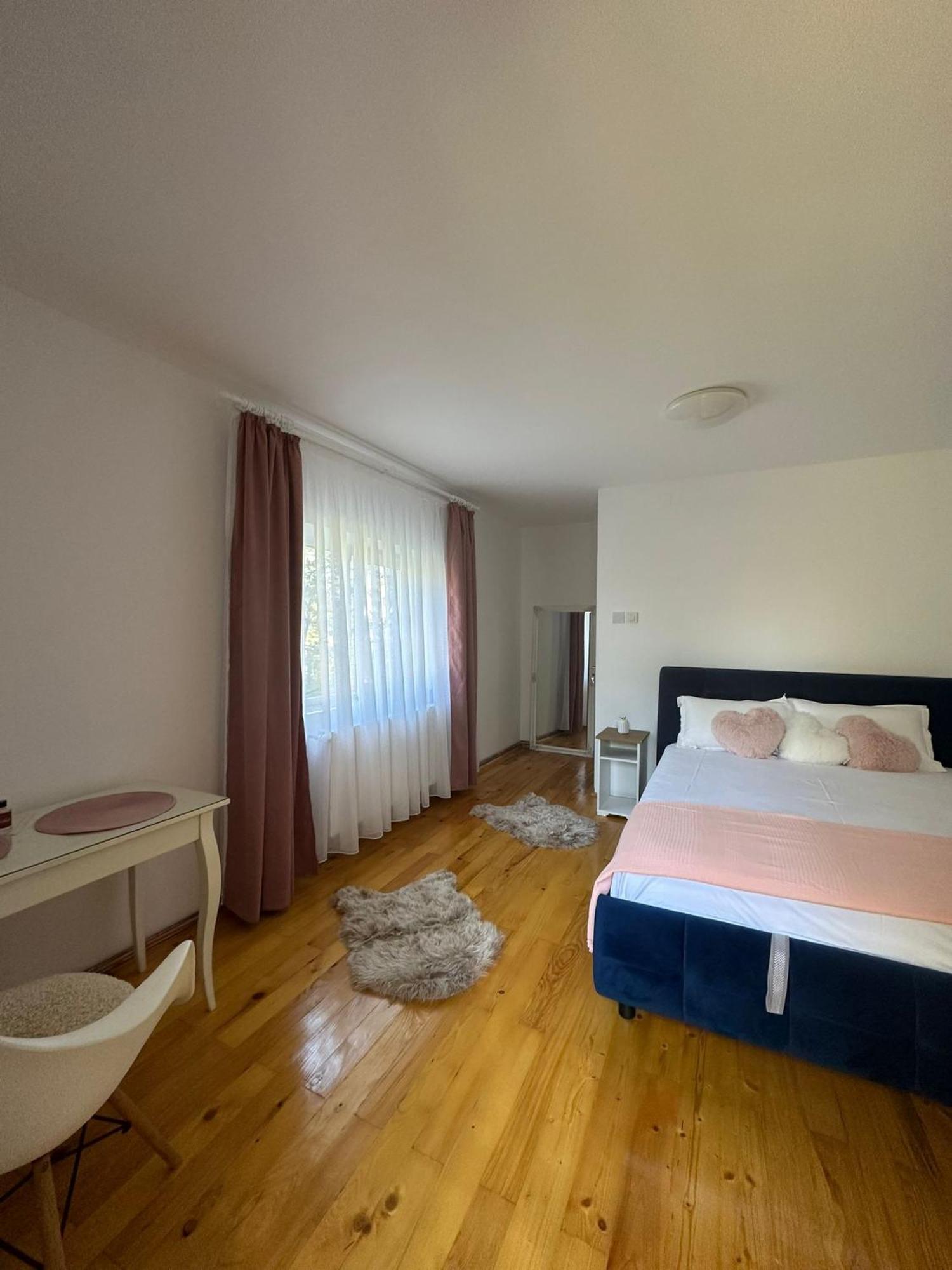 Vila Casa Eroilor Curtea de Argeş Exteriér fotografie